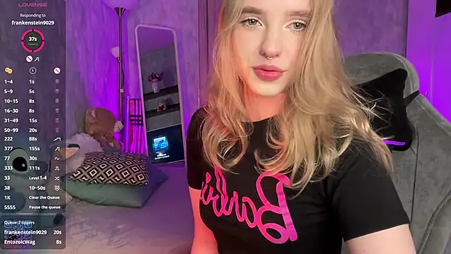 Snapshot of Eve_Dark_Side chatting on June 2, 6:48 am Eve Dark Side online show from June 2, 6:48 am