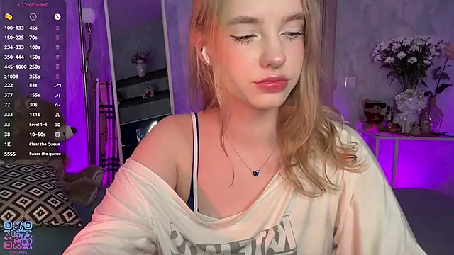 Snapshot of Eve_Dark_Side chatting on June 3, 6:27 am Eve Dark Side online show from June 3, 6:27 am
