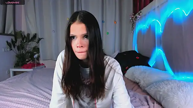 Snapshot of MaddyFever chatting on June 16, 1:14 pm MaddyFever online show from June 16, 1:14 pm