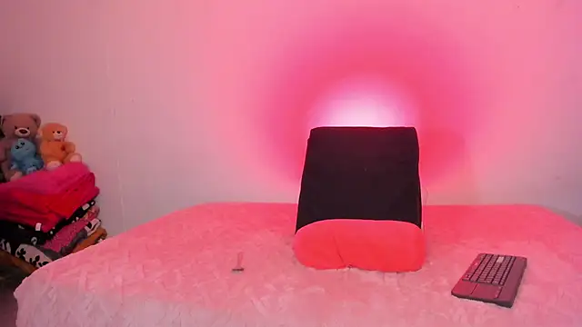 Sophiie dreams online show from May 20, 2:56 pm