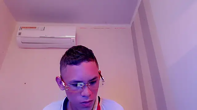 sombra 18 online show from August 3, 11:19 pm