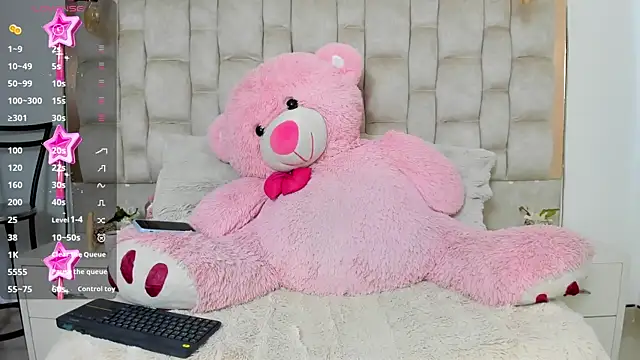 Snapshot of MaddyReyes chatting on June 18, 7:40 pm MaddyReyes online show from June 18, 7:40 pm