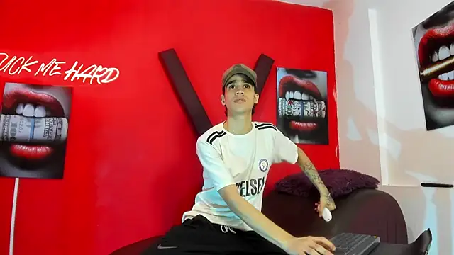 TWINKS BOYSX online show from June 18, 1:17 am