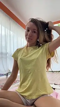 Snapshot of Mini_girl_do_it_better chatting on May 11, 11:57 pm Mini girl do it better online show from May 11, 11:57 pm
