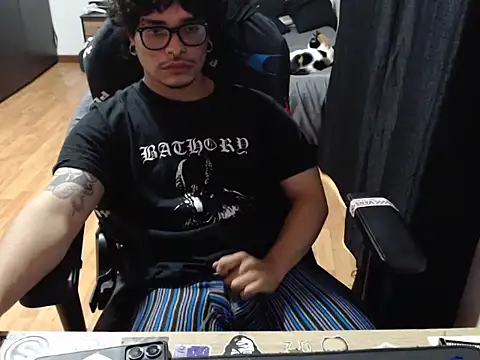 Snapshot of lilgothboy chatting on May 15, 3:24 am lilgothboy online show from May 15, 3:24 am