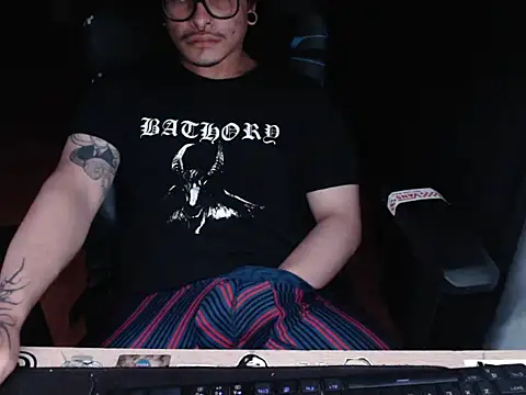 Snapshot of lilgothboy chatting on June 3, 8:47 pm lilgothboy online show from June 3, 8:47 pm