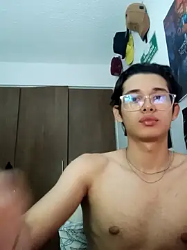 x-NoAh-x online show from May 9, 3:23 am