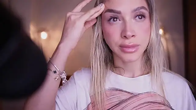 Snapshot of R4-V3N chatting on March 3, 12:15 am R4-V3N online show from March 3, 12:15 am