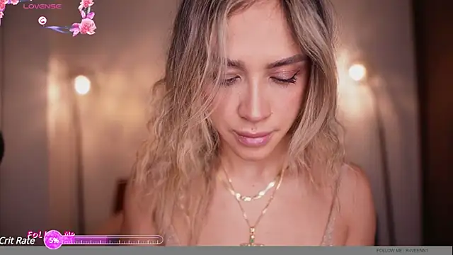 Snapshot of R4-V3N chatting on March 4, 4:38 am R4-V3N online show from March 4, 4:38 am