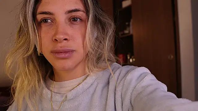 Snapshot of R4-V3N chatting on March 17, 2:19 am R4-V3N online show from March 17, 2:19 am