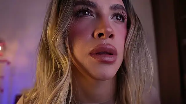 Snapshot of R4-V3N chatting on March 20, 6:41 am R4-V3N online show from March 20, 6:41 am