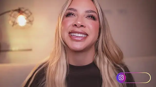 Snapshot of R4-V3N chatting on October 26, 10:36 pm R4-V3N online show from October 26, 10:36 pm