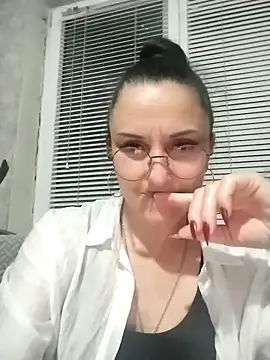 Snapshot of MillaMia45 chatting on May 11, 7:44 pm MillaMia45 online show from May 11, 7:44 pm