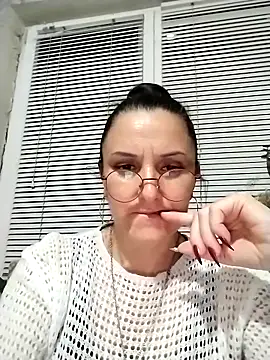 Snapshot of MillaMia45 chatting on May 13, 7:33 pm MillaMia45 online show from May 13, 7:33 pm