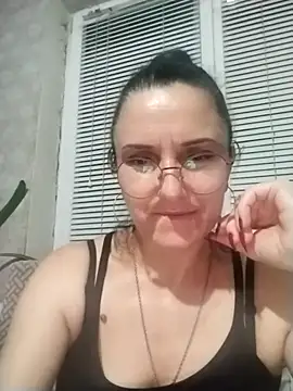 Snapshot of MillaMia45 chatting on May 15, 7:43 pm MillaMia45 online show from May 15, 7:43 pm