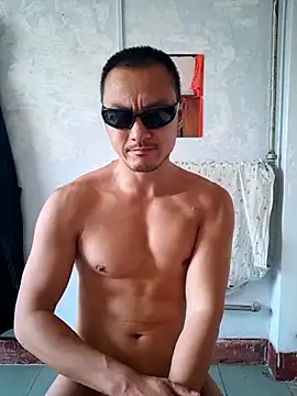 Snapshot of muscleboy63 chatting on May 12, 11:35 pm muscleboy63 online show from May 12, 11:35 pm