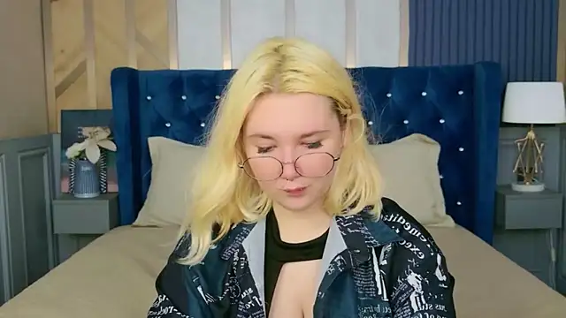 Cassey Well online show from May 22, 3:46 am