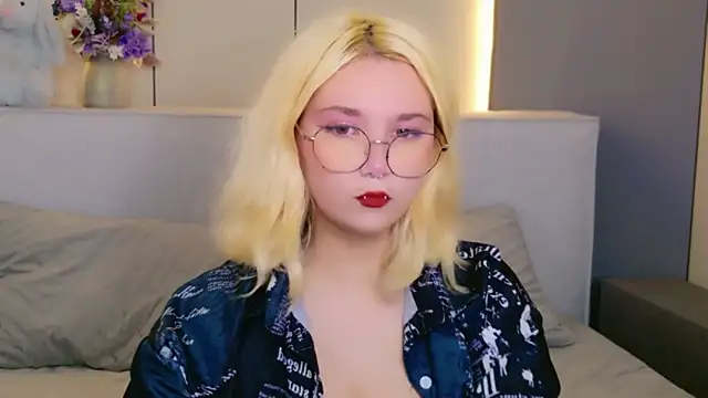 Cassey Well online show from May 25, 10:32 am