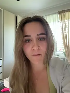 Snapshot of LillyStarr chatting on May 21, 7:37 am LillyStarr online show from May 21, 7:37 am