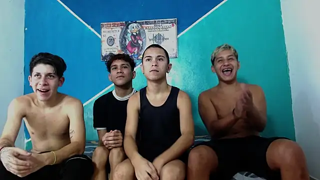 Snapshot of wild_boys_zs chatting on June 28, 5:02 am wild boys zs online show from June 28, 5:02 am