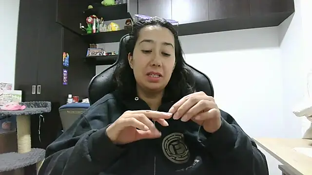 Snapshot of saramaSS chatting on May 27, 4:09 am saramaSS online show from May 27, 4:09 am