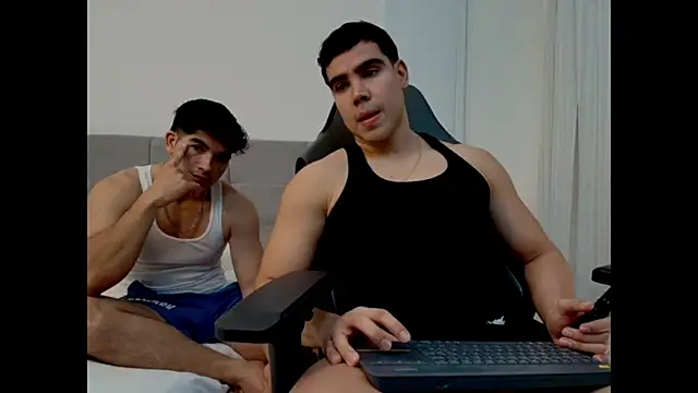Snapshot of pistacho_bross19 chatting on May 13, 12:52 am pistacho bross19 online show from May 13, 12:52 am