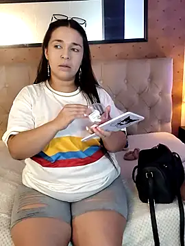 Snapshot of Isabella_cherry69 chatting on June 23, 12:14 pm Isabella cherry69 online show from June 23, 12:14 pm