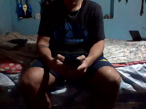 Snapshot of Martin106 chatting on May 6, 2:19 am Martin106 online show from May 6, 2:19 am