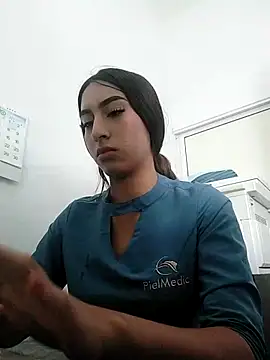Snapshot of saray_outdoorss chatting on May 7, 8:14 pm saray outdoorss online show from May 7, 8:14 pm