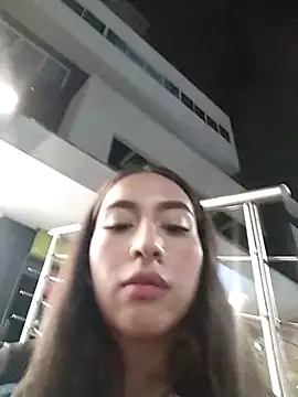 Snapshot of saray_outdoorss chatting on May 14, 11:55 pm saray outdoorss online show from May 14, 11:55 pm