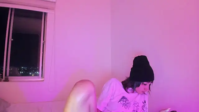 Snapshot of vandalovee_ chatting on May 13, 11:55 pm vandalovee online show from May 13, 11:55 pm