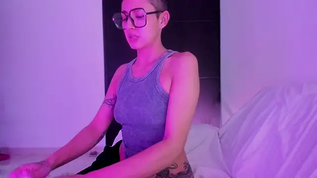 vandalovee  online show from June 16, 10:34 pm