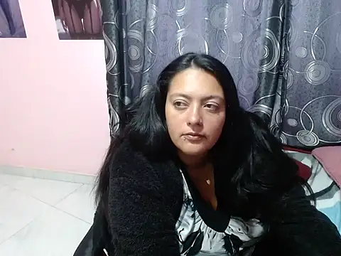 Snapshot of FabritziAPiel chatting on May 15, 2:24 pm FabritziAPiel online show from May 15, 2:24 pm