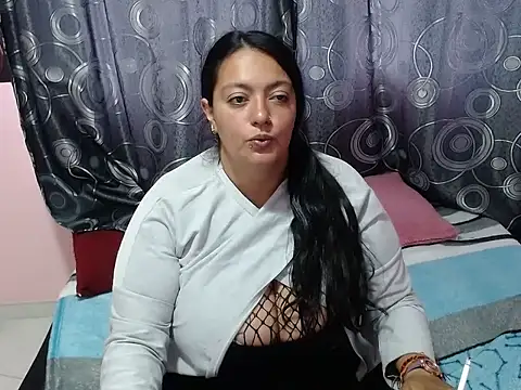 Snapshot of FabritziAPiel chatting on May 16, 3:55 pm FabritziAPiel online show from May 16, 3:55 pm