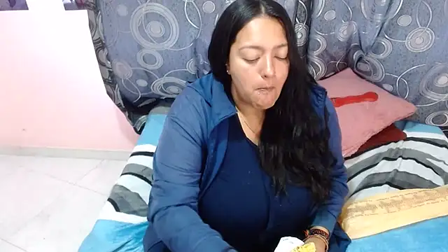 Snapshot of FabritziAPiel chatting on June 5, 2:01 pm FabritziAPiel online show from June 5, 2:01 pm