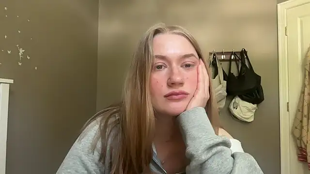 lolaXKitty online show from May 7, 7:52 pm