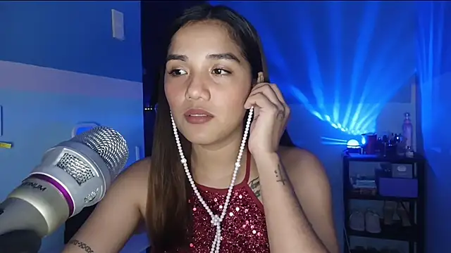 Snapshot of AnneHanacek chatting on May 19, 12:22 pm AnneHanacek online show from May 19, 12:22 pm