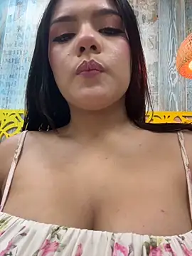 Snapshot of PippiCharmXXX chatting on June 6, 5:23 am PippiCharmXXX online show from June 6, 5:23 am