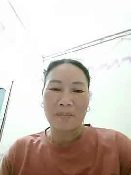 Snapshot of BlueGirlyeah chatting on May 18, 1:35 am BlueGirlyeah online show from May 18, 1:35 am