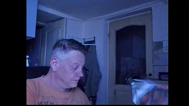 Sexycouple3518 online show from May 8, 8:03 pm
