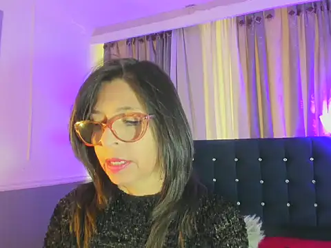 Snapshot of lena_gray chatting on May 14, 1:40 pm lena gray online show from May 14, 1:40 pm