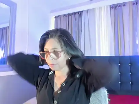 Snapshot of lena_gray chatting on May 26, 1:29 pm lena gray online show from May 26, 1:29 pm