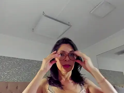 Snapshot of lena_gray chatting on June 8, 1:44 pm lena gray online show from June 8, 1:44 pm