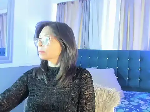 Snapshot of lena_gray chatting on June 10, 1:43 pm lena gray online show from June 10, 1:43 pm
