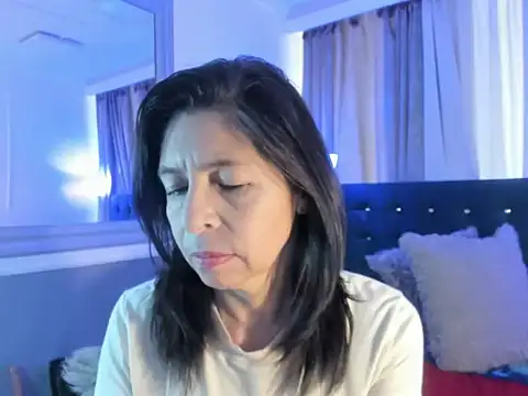 Snapshot of lena_gray chatting on June 14, 2:08 pm lena gray online show from June 14, 2:08 pm