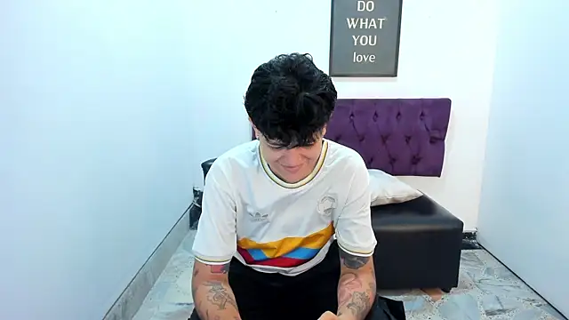 Favpussyboy online show from May 8, 11:04 am