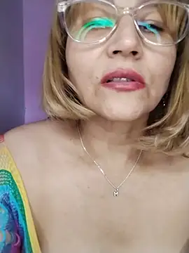 Snapshot of vitaminafranccesca chatting on May 13, 7:55 pm vitaminafranccesca online show from May 13, 7:55 pm