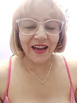 Snapshot of vitaminafranccesca chatting on June 10, 4:56 am vitaminafranccesca online show from June 10, 4:56 am