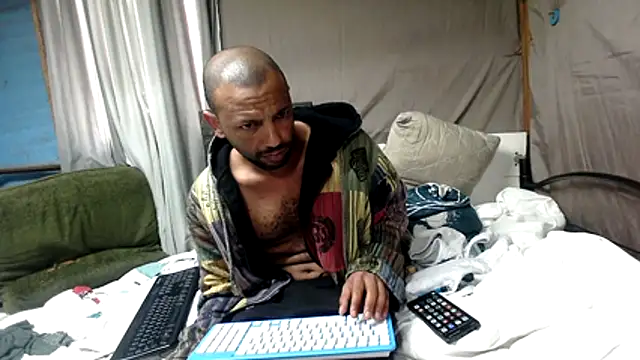 Snapshot of Camodick chatting on July 18, 12:42 pm Camodick online show from July 18, 12:42 pm