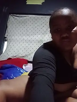 ChubbyMidgetxxx19 online show from May 23, 3:27 pm